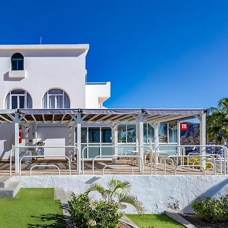 Puerto Rico Oasis Poolside & Beautiful Sea Views *