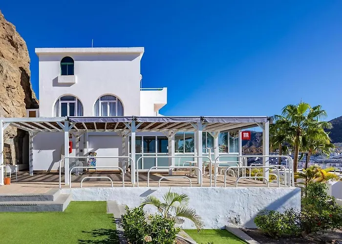 Puerto Rico Oasis Poolside & Beautiful Sea Views *